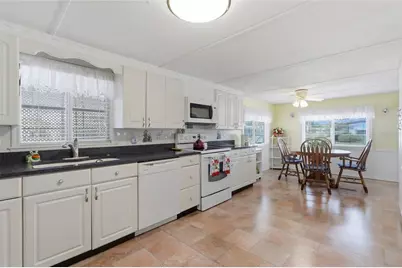 5244 Mohawk Street, Zephyrhills, FL 33542 - Photo 13