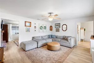 8212 Sunnyvale Pl, Tampa, FL 33615 - Photo 5
