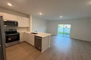 32538 Midsummer Night Ln, Wesley Chapel, FL 33543 - Photo 9