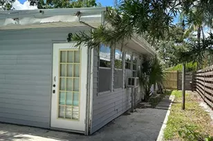 2574 Hawthorne St, Sarasota, FL 34239 - Photo 9