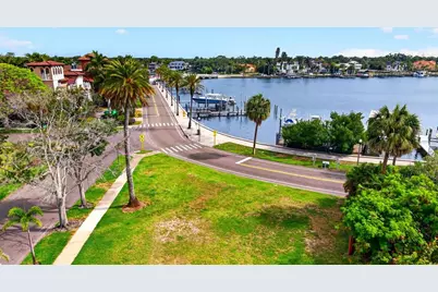 1956 Coffee Pot Boulevard NE, Saint Petersburg, FL 33704 - Photo 5