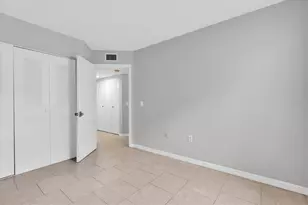 3001 58th Ave S, Saint Petersburg, FL 33712 - Photo 17