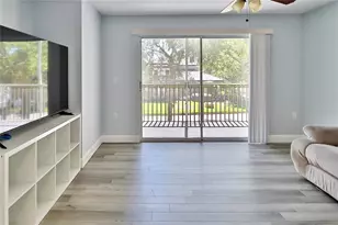 10028 Strafford Oak Ct, Tampa, FL 33624 - Photo 5