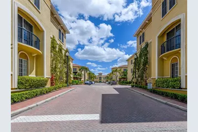 131 Grand Beach Place #131, Tampa, FL 33609 - Photo 1