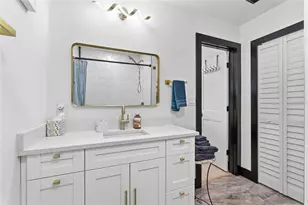 2111 42nd St S, Saint Petersburg, FL 33711 - Photo 9