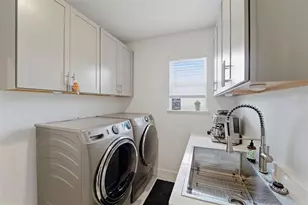 8020 Praise Dr, Tampa, FL 33625 - Photo 35
