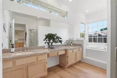812 Live Oak Terrace NE, Saint Petersburg, FL 33703 - Photo 11