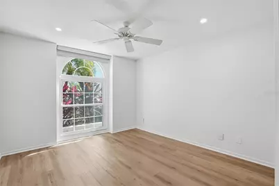 812 Live Oak Terrace NE, Saint Petersburg, FL 33703 - Photo 15