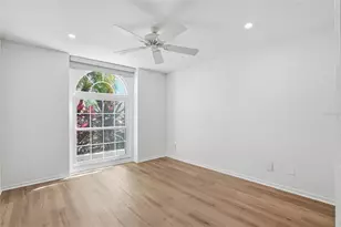 812 Live Oak Terrace NE, Saint Petersburg, FL 33703 - Photo 15