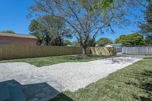 1411 34th Ave N, Saint Petersburg, FL 33704 - Photo 9