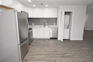 8633 Fancy Finch Dr, Tampa, FL 33614 - Photo 9