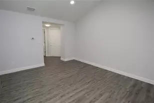 8633 Fancy Finch Dr, Tampa, FL 33614 - Photo 21