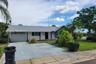 714 Cypress Pl, Sun City Center, FL 33573 - Photo 3
