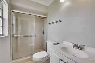 814 Seabreeze Dr, Ruskin, FL 33570 - Photo 19