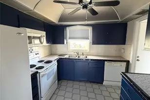 4775 Cove Cir, Saint Petersburg, FL 33708 - Photo 9