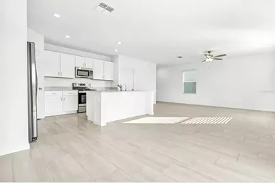 11672 Radiant Shore Loop, San Antonio, FL 33576 - Photo 9