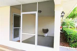 2006 Hampstead Cir, Sun City Center, FL 33573 - Photo 3