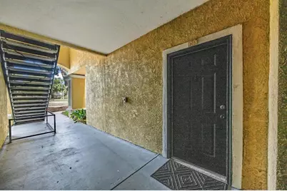 10103 Courtney Oaks Circle #103, Tampa, FL 33619 - Photo 3
