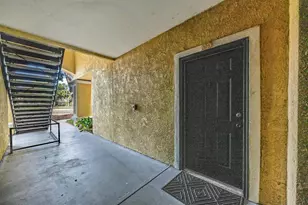 10103 Courtney Oaks Cir, Tampa, FL 33619 - Photo 3