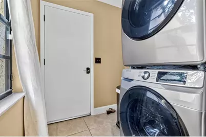 11310 Linarbor Place, Tampa, FL 33617 - Photo 17
