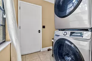 11310 Linarbor Pl, Tampa, FL 33617 - Photo 17