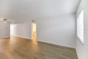 4570 Overlook Dr NE, Saint Petersburg, FL 33703 - Photo 5