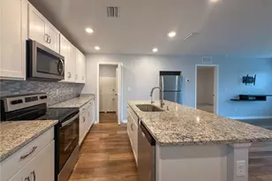 3010 NE 6th Pl, Cape Coral, FL 33909 - Photo 3