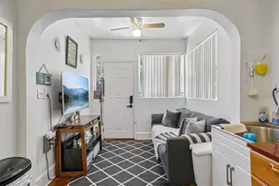 1028 8th Ave S, Saint Petersburg, FL 33705 - Photo 5
