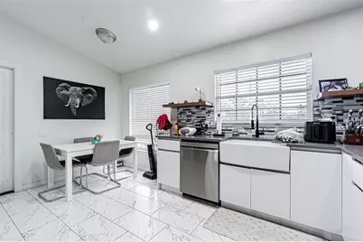 12121 Colonial Estates Lane, Riverview, FL 33579 - Photo 17
