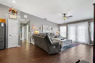423 Majestic Gardens Blvd, Winter Haven, FL 33880 - Photo 5