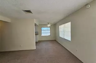 209 Northwest Jefferson Cir N, Saint Petersburg, FL 33702 - Photo 5