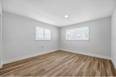 8008 13th Avenue S, Saint Petersburg, FL 33707 - Photo 17