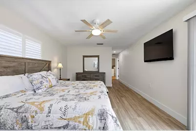 8008 13th Avenue S, Saint Petersburg, FL 33707 - Photo 17
