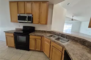 6833 Runner Oak Dr, Zephyrhills, FL 33545 - Photo 13