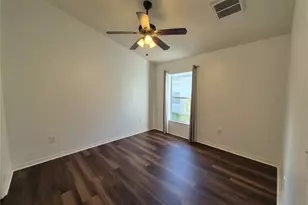 6833 Runner Oak Dr, Zephyrhills, FL 33545 - Photo 7