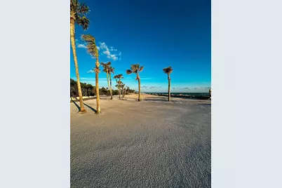 7825 Sanderling Road, Sarasota, FL 34242 - Photo 25