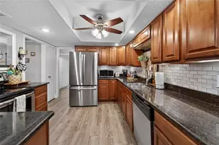 2711 Bellwood Dr, Brandon, FL 33511 - Photo 11