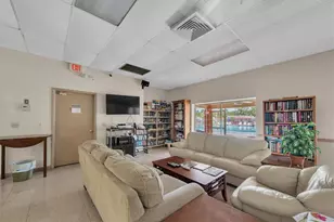 6915 Versailles N, Pinellas Park, FL 33781 - Photo 37