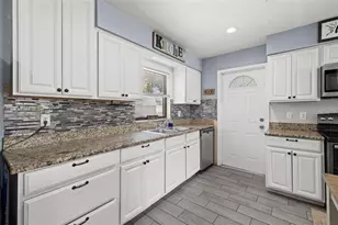 6802 Cresthill Ct, Tampa, FL 33615 - Photo 11
