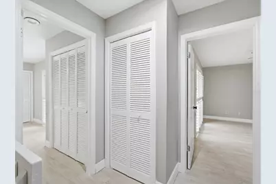 15338 E Pond Woods Drive #15338, Tampa, FL 33618 - Photo 21