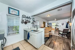 547 15th St N, Saint Petersburg, FL 33705 - Photo 21