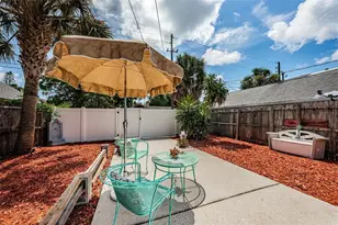 547 15th St N, Saint Petersburg, FL 33705 - Photo 5