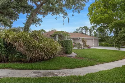 727 Hidden Lake Drive, Tarpon Springs, FL 34689 - Photo 3