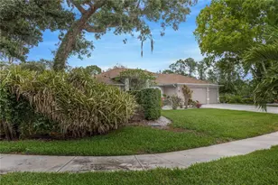 727 Hidden Lake Dr, Tarpon Springs, FL 34689 - Photo 3