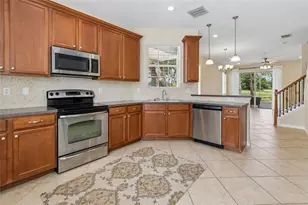 34821 Turnbury Ct, Zephyrhills, FL 33541 - Photo 3