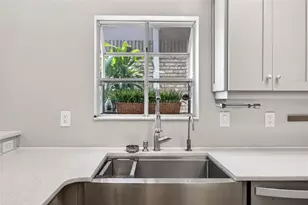 6282 Bonaventure Ct, Sarasota, FL 34243 - Photo 21