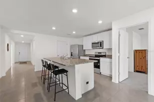 37207 Sharks Eye Ln, Zephyrhills, FL 33541 - Photo 19