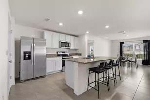 37207 Sharks Eye Ln, Zephyrhills, FL 33541 - Photo 13