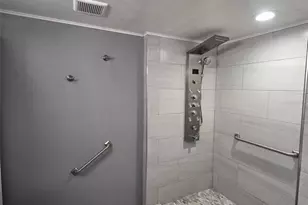 10019 N 52nd St, Tampa, FL 33617 - Photo 9