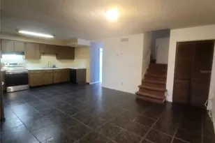 10019 N 52nd St, Tampa, FL 33617 - Photo 11